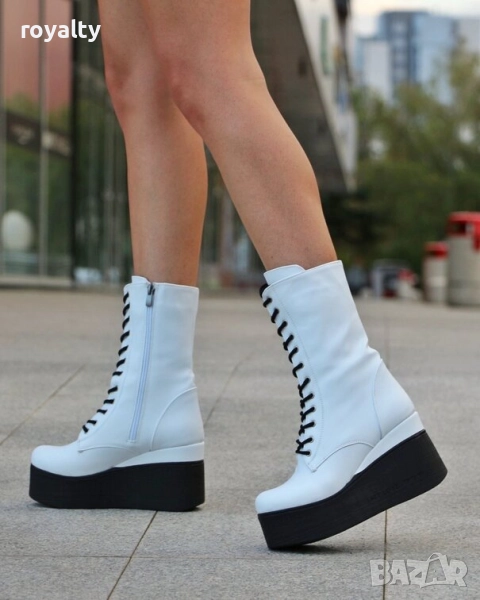 Боти на платформа - бяла кожа с черно ходило и черни връзки, снимка 1