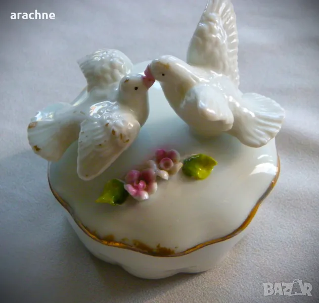 Много стара порцеланова бижутерка, снимка 1