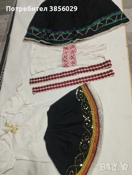 автентични носии бели чорапи 40 лв.фуста старинна 50 лв.колани на брой 20 лв.детски комплект .70 лв., снимка 1