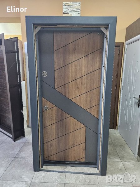 Входна блиндирана врата LCR 2029, снимка 1