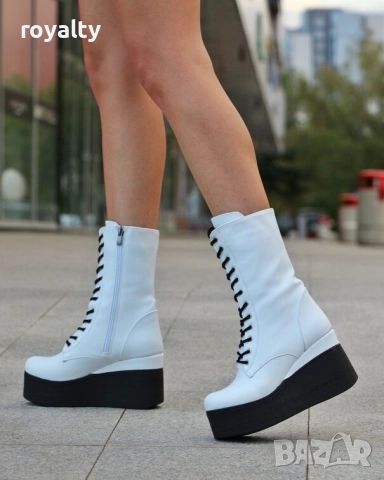 Боти на платформа - бяла кожа с черно ходило и черни връзки