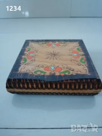 Дървена кутия 10.5 х 10.5 h 3 см. 