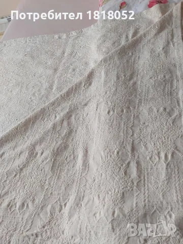 Бяла плътна кувертюра за спалня