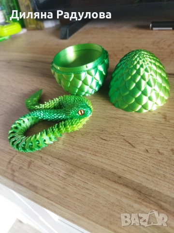 3D принтирана змия в яйце