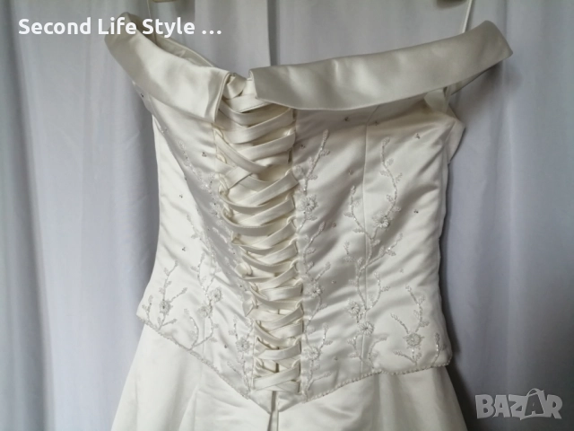 LA SPOSA дълга сватбена рокля с корсет и дълъг шлейф р-р L , снимка 11 - Сватбени рокли - 52990180