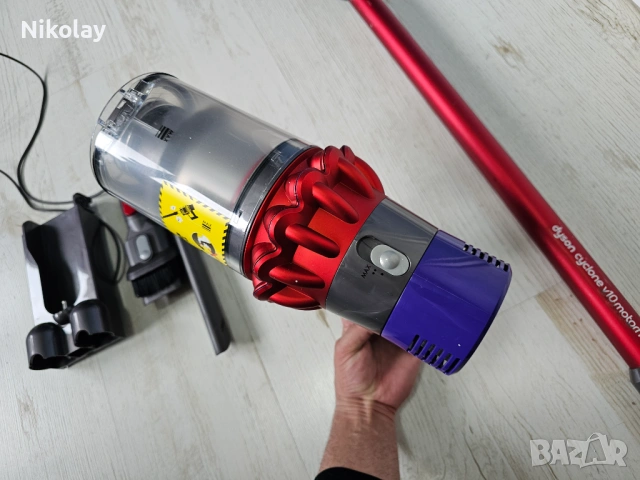 Dyson V10 - пълен комплект, снимка 5 - Прахосмукачки - 54365478