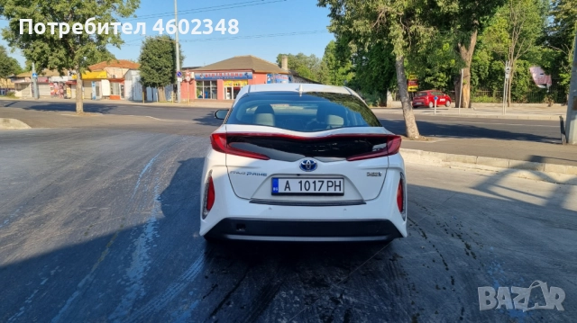 Toyota Prius 1.8 Plug in, снимка 5 - Автомобили и джипове - 51801748