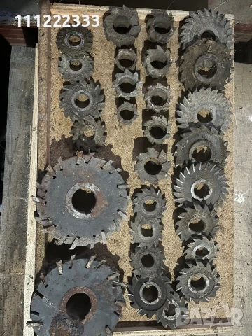 Продавам металорежещи инструменти, въртящи центри и зъбни колела за стругове и фрези, снимка 10 - Стругове - 50990834