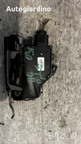 Брава за врата на Audi A6 - 401837015