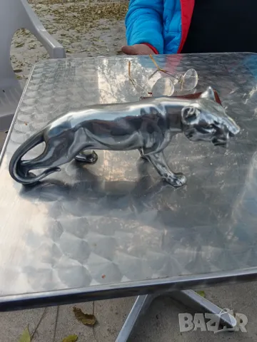 Продавам метална статуетка на пантера