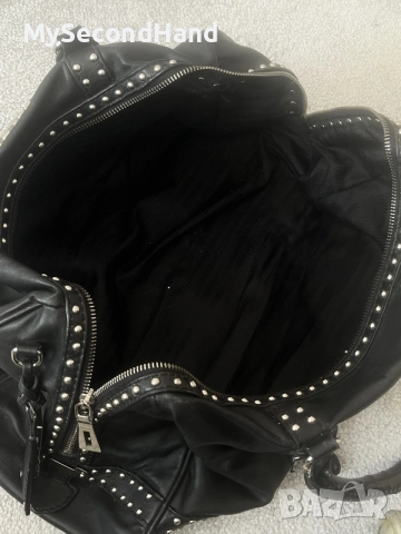 Prada оригинална кожена чанта, снимка 9 - Чанти - 56403514