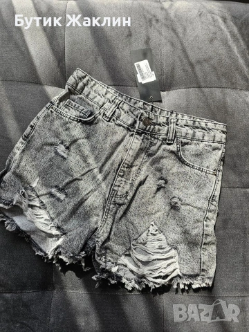 Къси дамски панталони