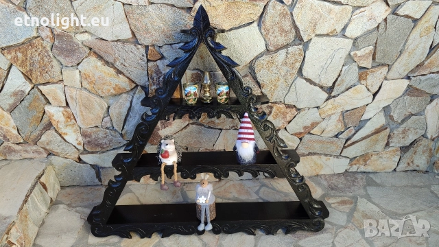 Красива триъгълна стенна етажерка с дърворезба , снимка 7 - Етажерки - 52736374