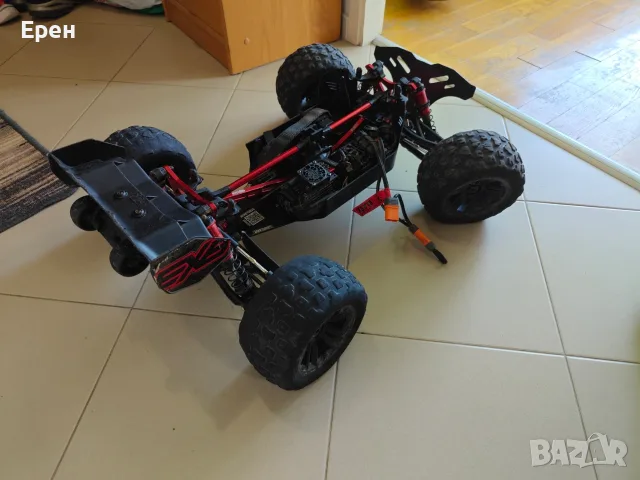 ARRMA Kraton 6S V6 EXB (Extreme Bash) – Топ състояние (Внос Германия) / Бартер за DJI дрон, снимка 6 - Електрически играчки - 55822780