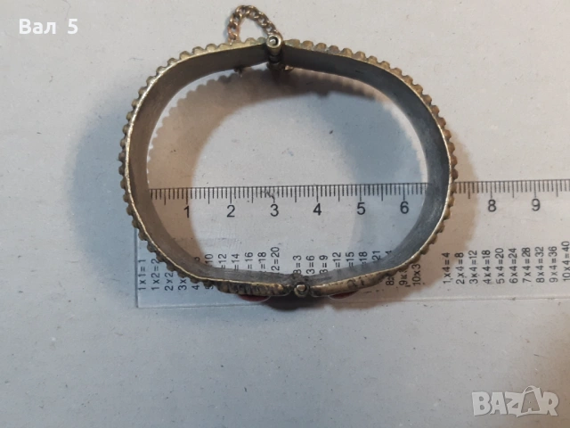 Стар накит възрожденски тип - бронзова гривна . Носия, снимка 6 - Антикварни и старинни предмети - 53075678