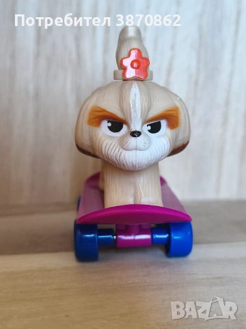 (Колекционерска фигурка - Кучето Дейзи на скейтборд) Burger King 2019 Daisy Dog On Skateboard