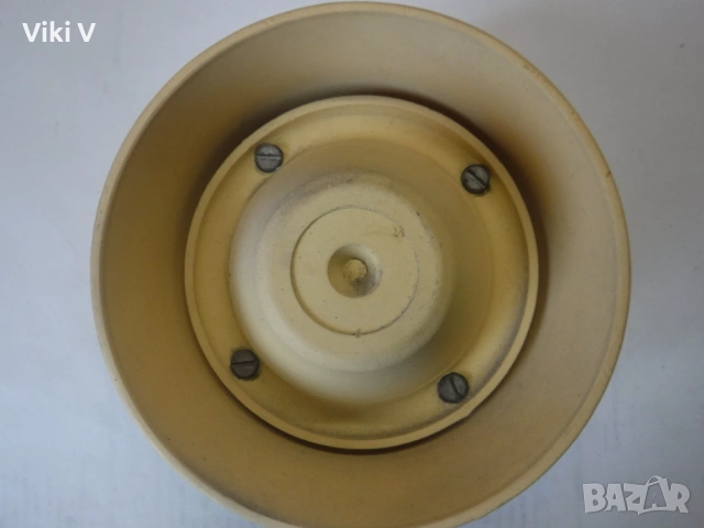 Високоговорител от външната част на охранитена система