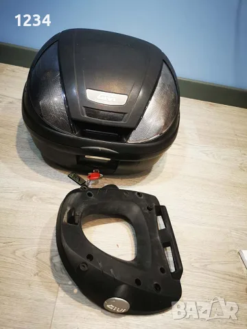 Мото куфар топ кейс GIVI Monolock със стойка, снимка 2 - Аксесоари и консумативи - 56324810