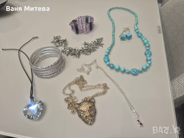 Лот от красиви дамски бижута и аксесоари (колиета, гривни, обеци)