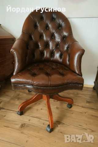 Chesterfield директорски стол – естествена кожа, масивна конструкция