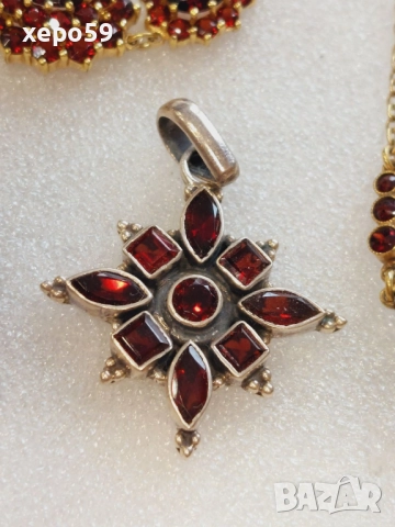 Лот колиета и медальони,злато, сребро, позлата,гранати, снимка 5 - Бижутерийни комплекти - 52334220