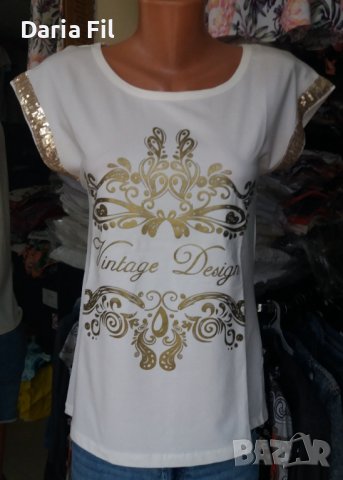 УНИКАЛНО КРАСИВА бяла блуза със златиста щампа и златисти пайети по ръкавите , снимка 1 - Тениски - 42110177