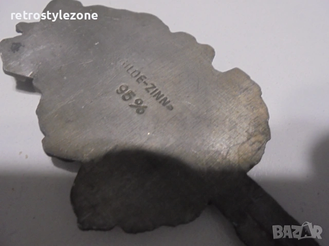 № 8486 СТАРА КАЛАЕНА ЛЪЖИЦА С РЕЛЕФНА ГЛАВА НА ЕЛЕН – ZINN , снимка 4 - Други ценни предмети - 51638490