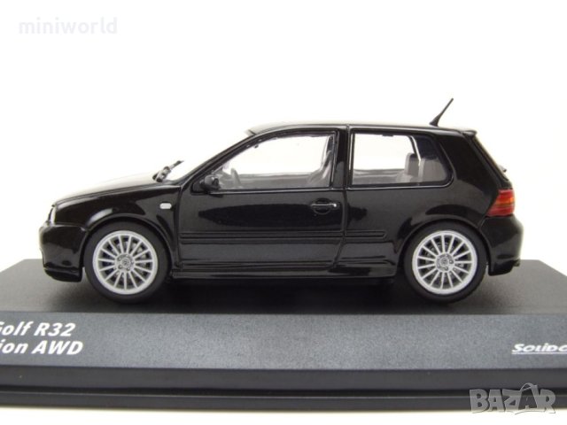 VW Golf 4 R32 2003 - мащаб 1:43 на Solido моделът е нов в PVC дисплей-кейс, снимка 3 - Колекции - 44474866