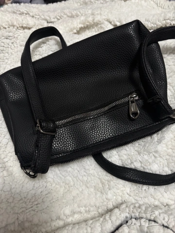 Дамска чанта Guess, снимка 7 - Чанти - 52487133