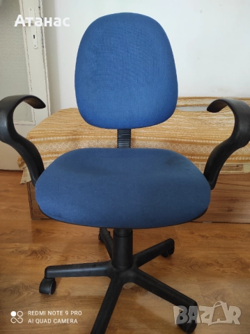 Продавам офис стол 