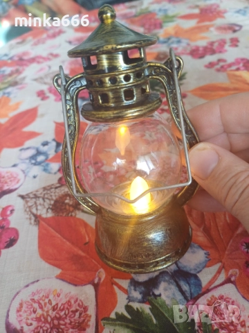 Светеща лампа с батерий, снимка 4 - Настолни лампи - 52545943