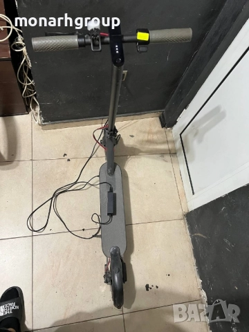 Електрическа тротинетка Xiaomi M365 със зарядно, снимка 2 - Друга електроника - 52149938