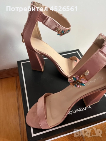 Елегантни розови сатенени сандали с бижу – истински акцент за специални поводи, снимка 13 - Сандали - 52942985