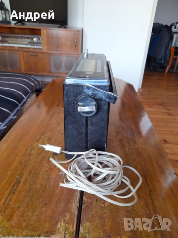 Старо радио,радиоприемник VEF Spidola 231, снимка 3 - Антикварни и старинни предмети - 53988217