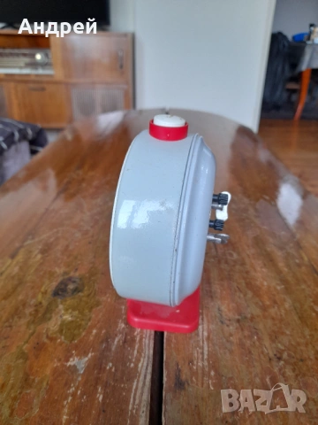 Стар настолен часовник будилник Янтар,Jantar, снимка 4 - Антикварни и старинни предмети - 53046433