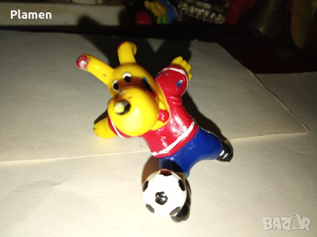 Фигура на хипопотам футболист , снимка 1