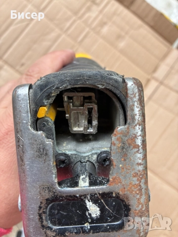 Саблен трион Dewalt DCS380, снимка 4 - Други инструменти - 51993505