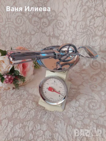 Ретро кухненска везна и ръчен миксер 