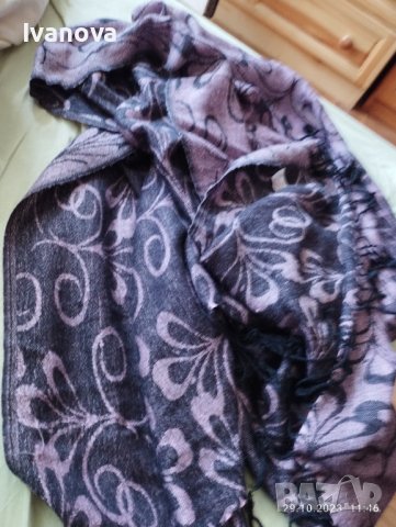 Продавам двуцветен шал от кашмир и коприна, снимка 3 - Шалове - 42765392