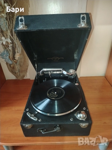 Грамофон Columbia 201 от 20-те години на ХХвек