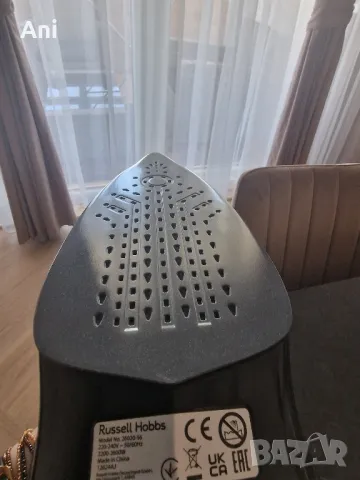 Безкабелна ютия Russell Hobbs, снимка 5 - Ютии - 49905038