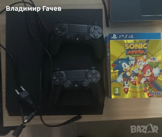 PS4 с 1TB памет, 2 контролера и 8 игри