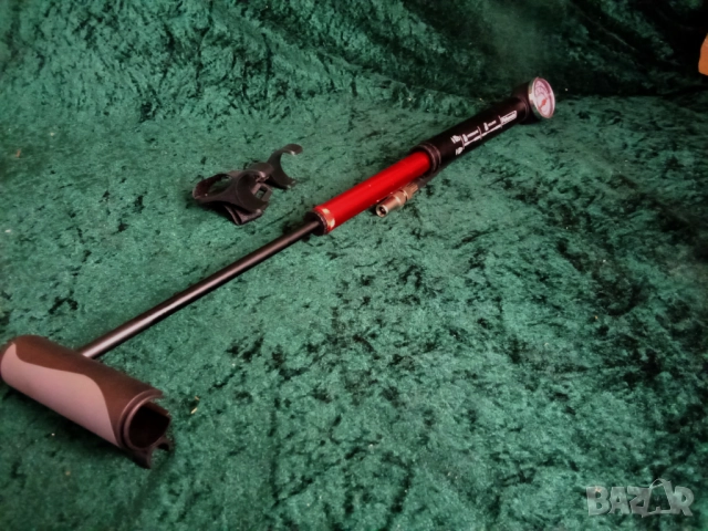 Мини помпа за велосипед Bikemate , включително скоба, снимка 5 - Части за велосипеди - 51943568