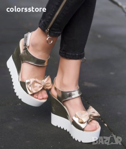 Сандали на платформа - златисти - 212