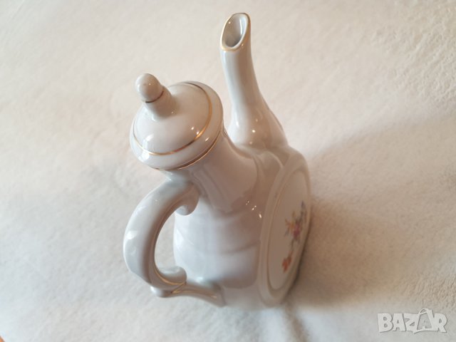 Продавам класическо ретро порцеланово бърдуче бърде бърдук с капаче и златни линии кантове от 60-те, снимка 3 - Декорация за дома - 39878743