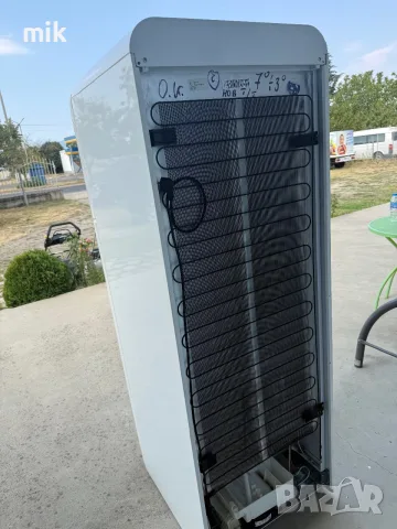 Перфектен хладилник SMEG 170см, снимка 5 - Хладилници - 55784471