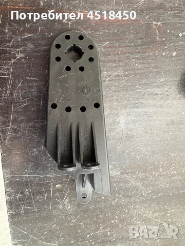 Държач за ляв фар на Mercedes GLK X204