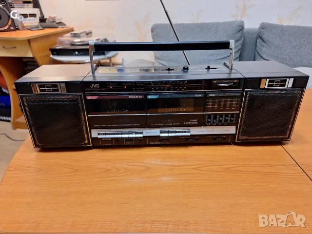 Стерео радиокасетофон JVC PC-W 35, всичко работи, външен вид като нов.