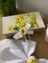 Дървена кутия с 6 пръстена за салфетки с прекрасни, слънчеви нарциси!, снимка 3