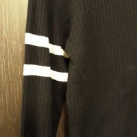 Черна плетена блуза с бяла хоризонтална гарнитура на ръкавите , стои по тялото , деколте по врата, снимка 3 - Блузи с дълъг ръкав и пуловери - 37414989
